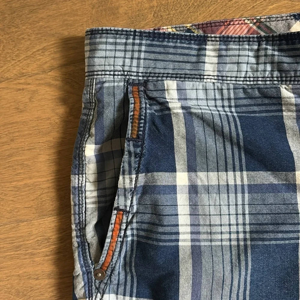 Tommy Bahama 9” Plaid Shorts Blue Men’s Size 40